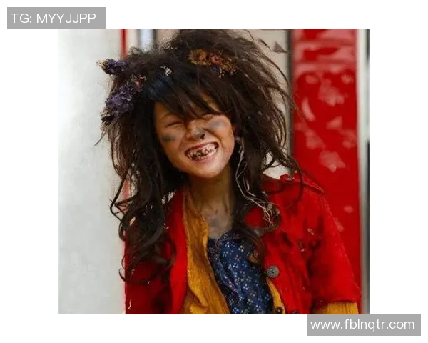 足球明星素颜现身街头化身乞丐引发热议揭示明星背后的真实生活